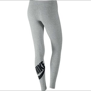 NWT Nike Leggings, M